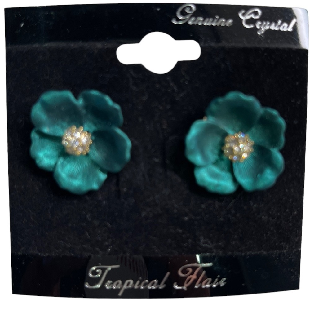 ❤️❤️LAST CHANCE❤️❤️Teal Plumeria flower stud earring with genuine crystal center